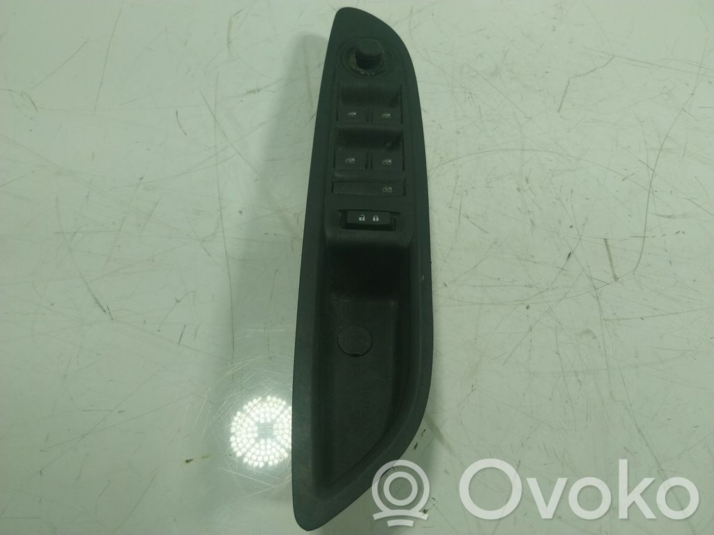 Electric window control switch   95025518600R