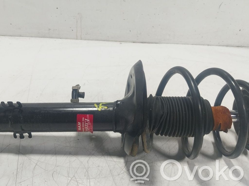 BMW X3 E83 Priekinis amortizatorius su spyruokle 