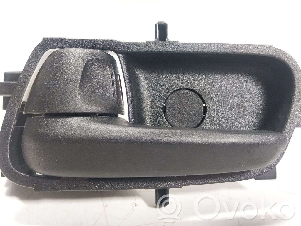 Toyota Yaris XP210 Manecilla interna puerta trasera