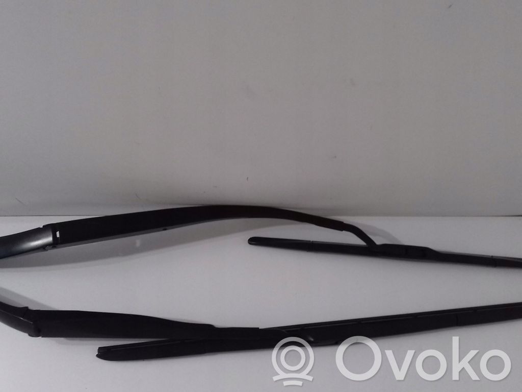 KIA Stinger Brazo del limpiaparabrisas delantero 