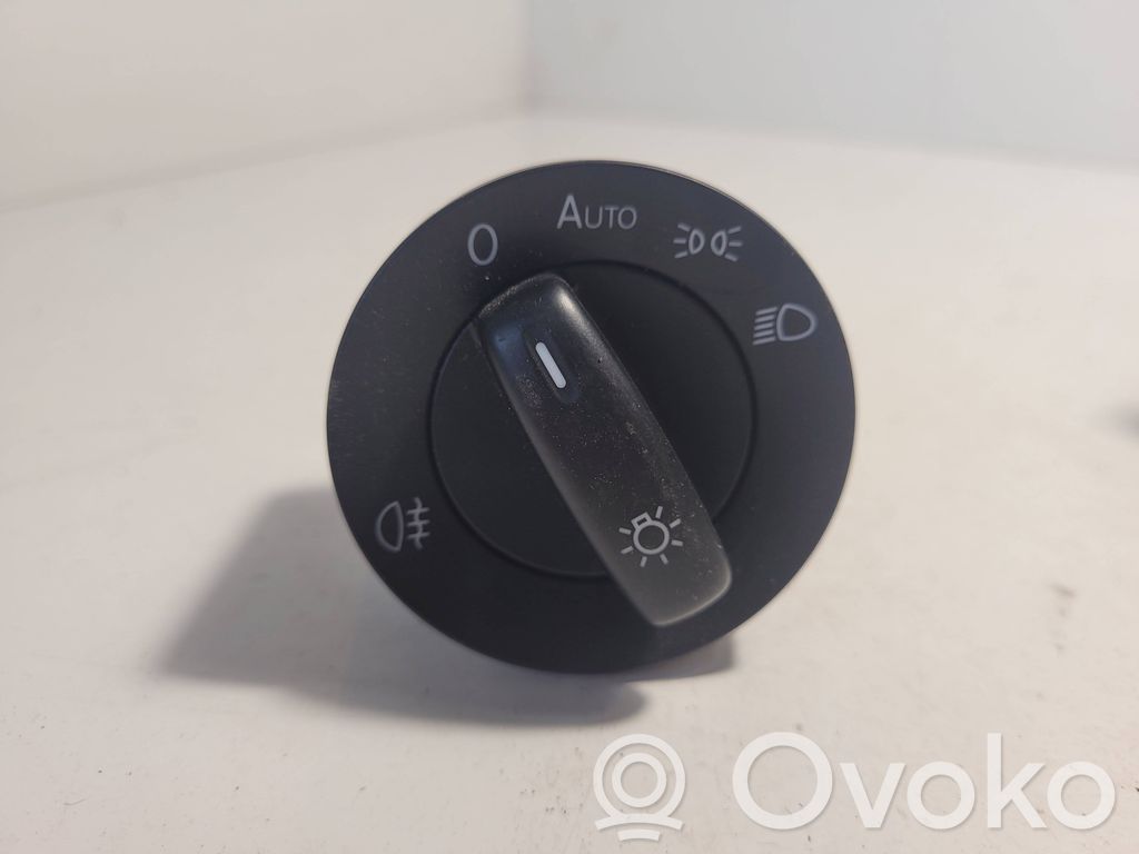 Volkswagen Golf VI Light switch 