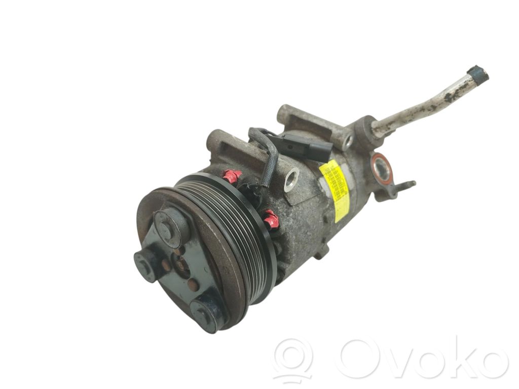 Ilmastointilaitteen kompressorin pumppu (A/C)   AV6N19D629BC