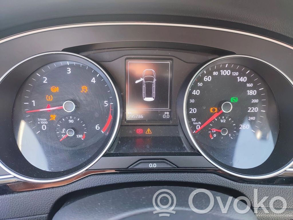 Volkswagen PASSAT Spidometras (prietaisų skydelis) 