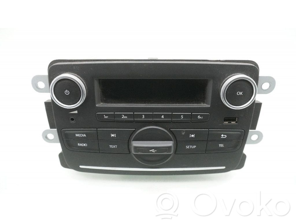 Panel / Radioodtwarzacz CD/DVD/GPS   281158515R,281158515R