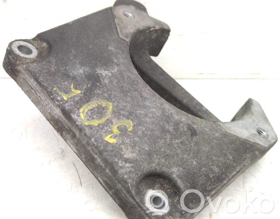 BMW 5 E60 E61 Engine mounting bracket 