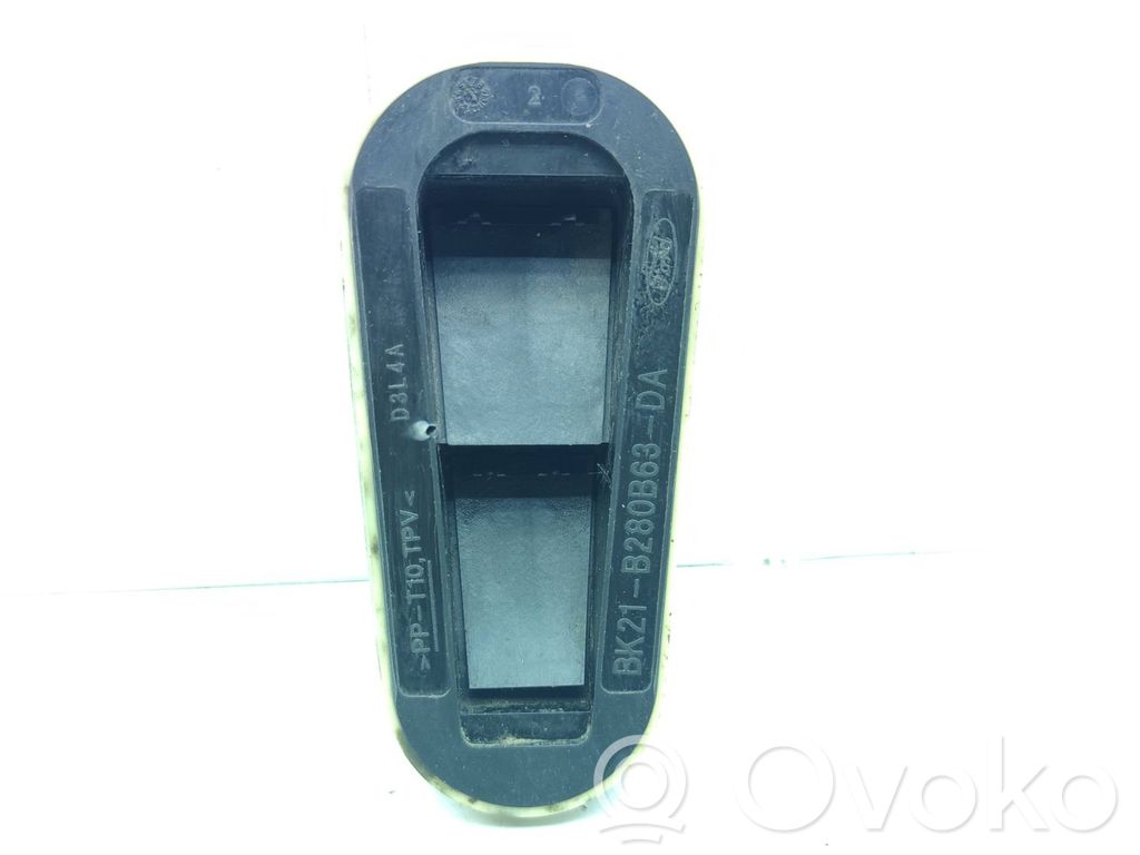 Ford Transit Custom Quarter panel pressure vent 