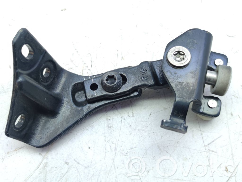 Sliding door upper roller guide/hinge   D861