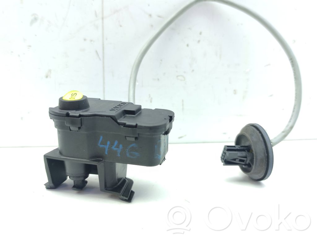 Volkswagen Golf VII Fuel tank cap lock motor 