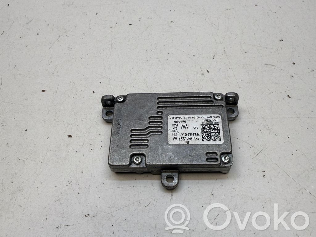 Volkswagen PASSAT B8 Lastre de faros xenón 
