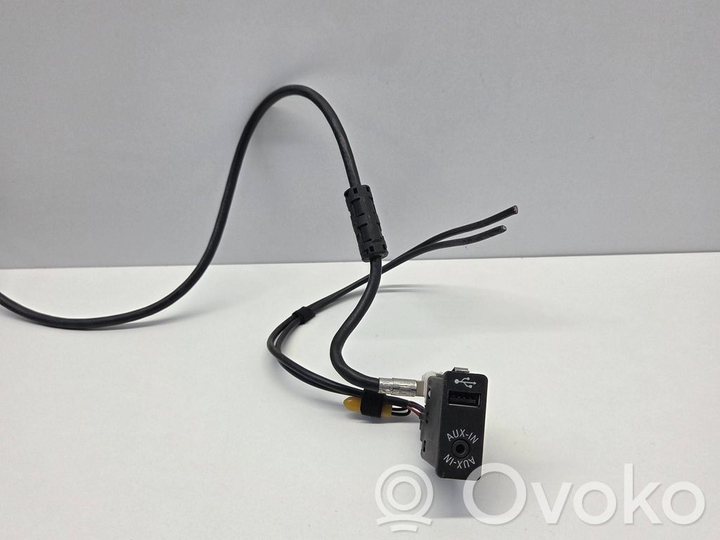 BMW 5 F10 F11 USB socket connector 