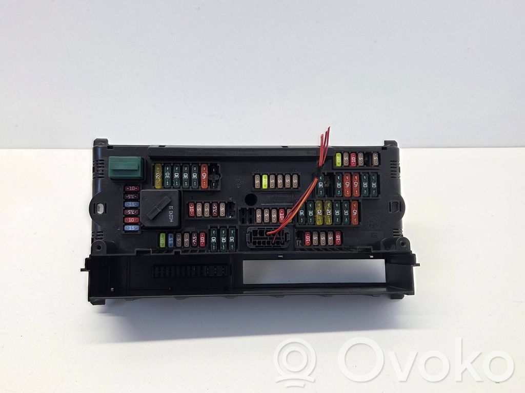 BMW 5 F10 F11 Ramka / Moduł bezpieczników 