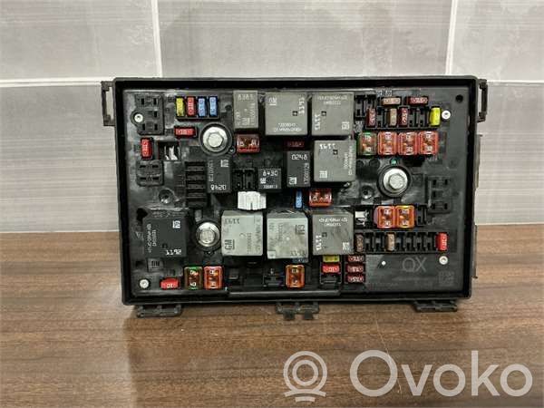 Opel Astra J Drošinātāju bloks 