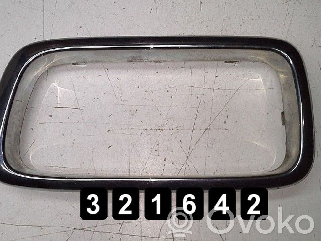 BMW 7 E38 Etusäleikkö 