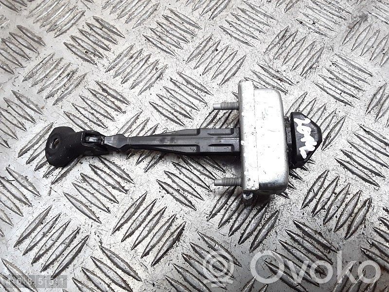 Opel Adam Etuoven pidätin 