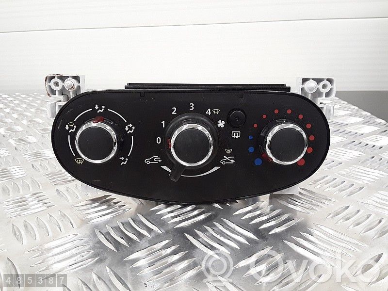 Dacia Duster Climate control unit 
