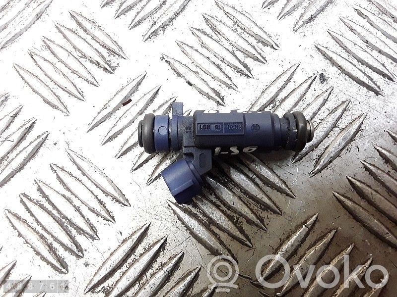 Inyector de combustible   353102B000