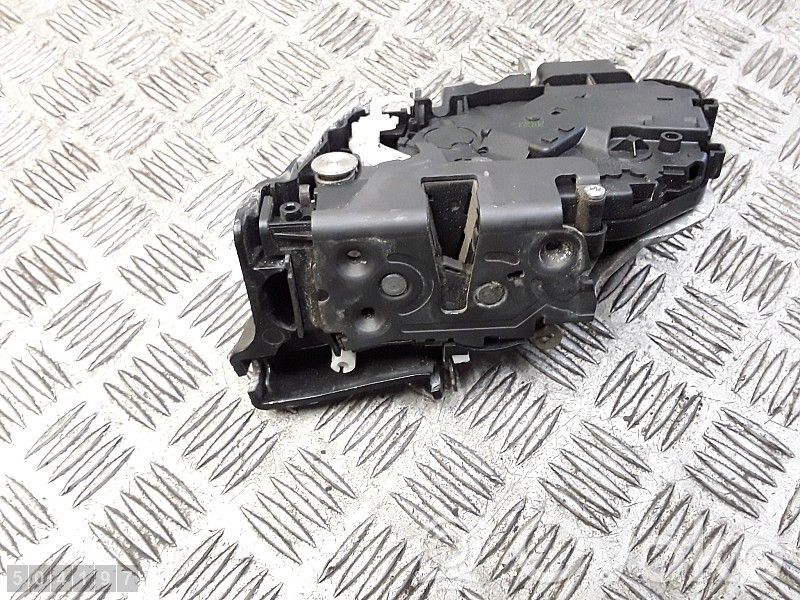 Volvo V50 Priekšpusē slēdzene 
