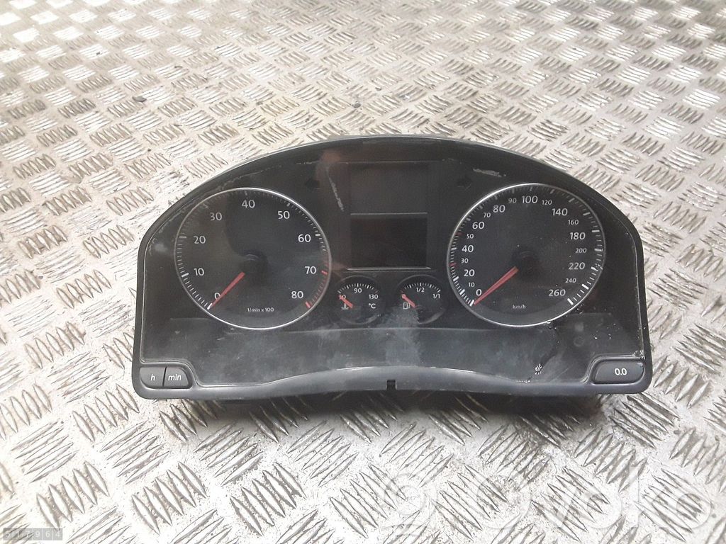 Volkswagen Golf V Vitezometru (grup de instrumente) 