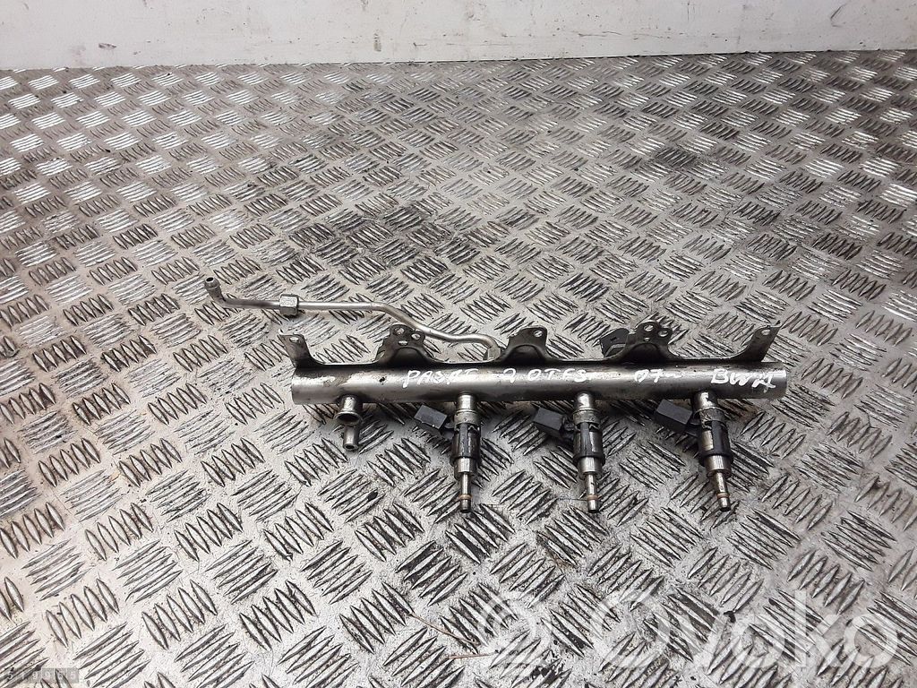 Volkswagen PASSAT B6 Rampă alimentare injectoare 