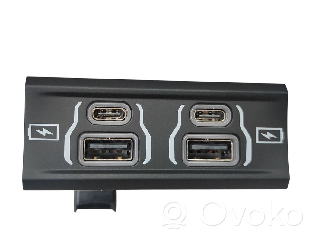 Jeep Grand Cherokee WL Gniazdo / Złącze USB 