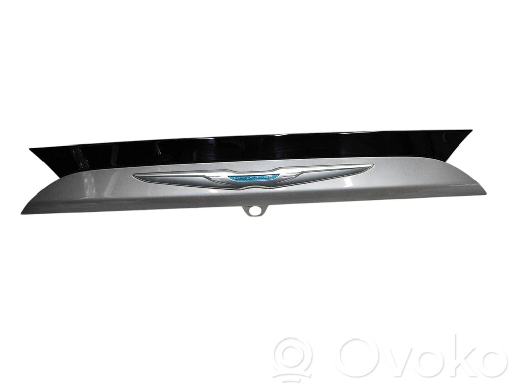 Chrysler Pacifica Trunk door license plate light bar 
