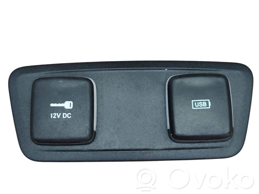 Chrysler Pacifica USB socket connector 