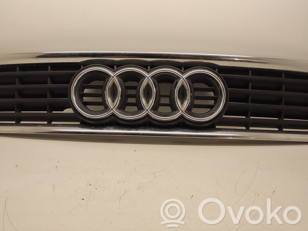 Audi A4 S4 B5 8D Etusäleikkö 