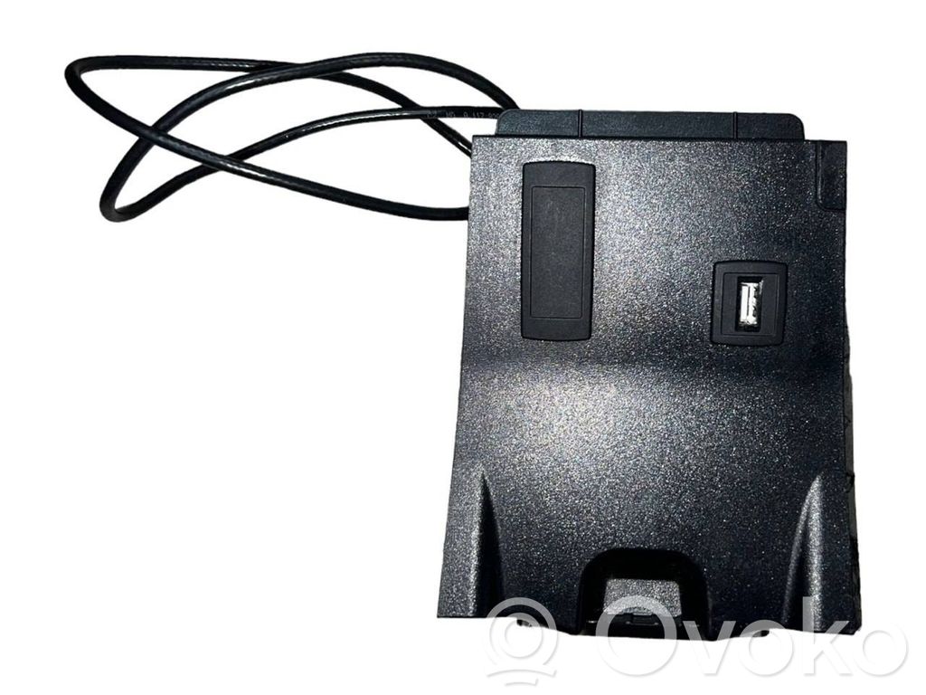 Mercedes-Benz E W212 Gniazdo / Złącze USB 