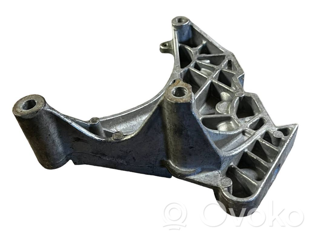 Engine mounting bracket   03L199207,S19003,KTS113V120