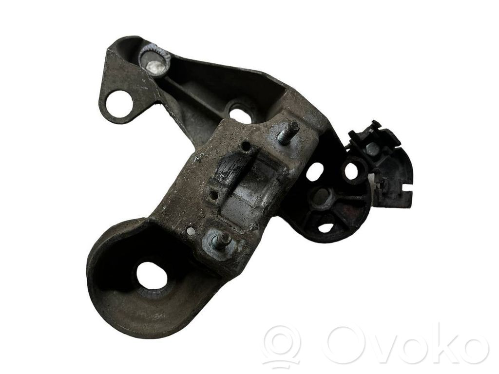 Audi A6 Allroad C5 Engine mounting bracket 