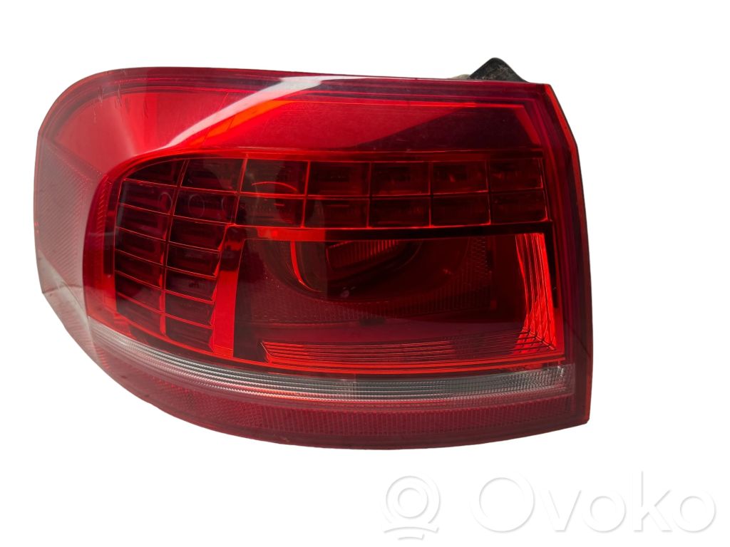 Volkswagen PASSAT B7 Lampa tylna 
