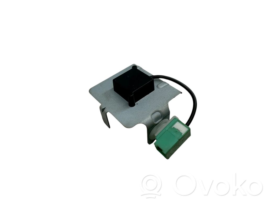 GPS-pystyantenni   EG2366DY0