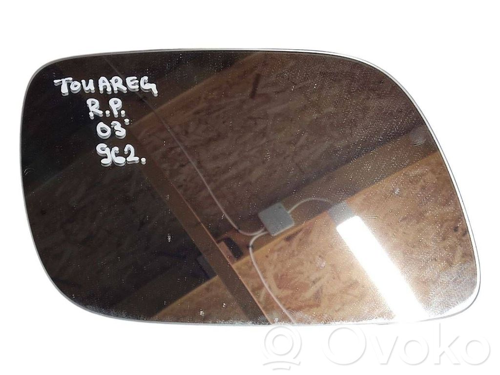 Volkswagen Touareg I Wing mirror glass 