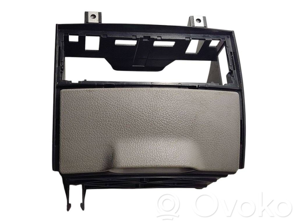 Volkswagen Crafter Mukiteline edessä 