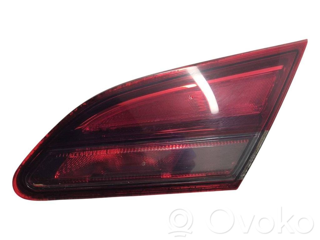 Opel Astra J Lampy tylnej klapy bagażnika 