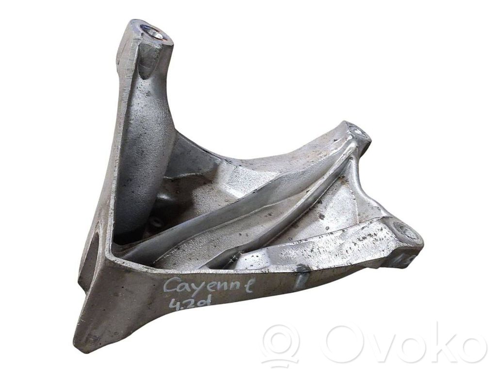 Porsche Cayenne (92A) Engine mounting bracket 