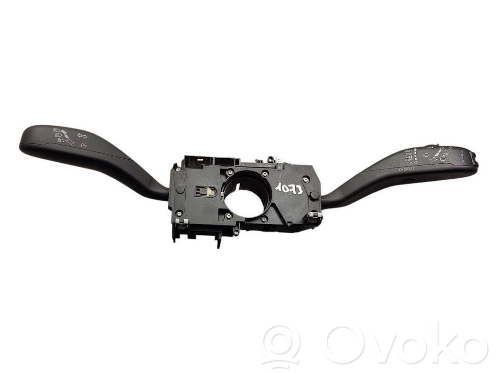 Skoda Fabia Mk2 (5J) Interruptor/palanca de limpiador de luz de giro 