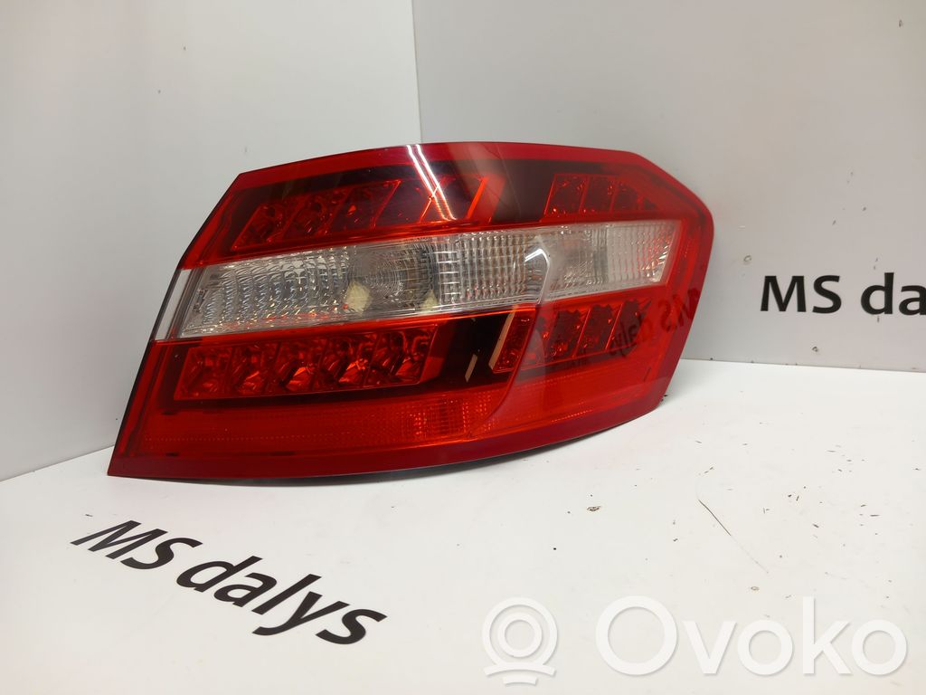 Mercedes-Benz E W212 Aizmugurējais lukturis virsbūvē 