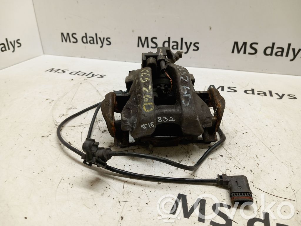 Mercedes-Benz CLS C219 Tylny zacisk hamulcowy 