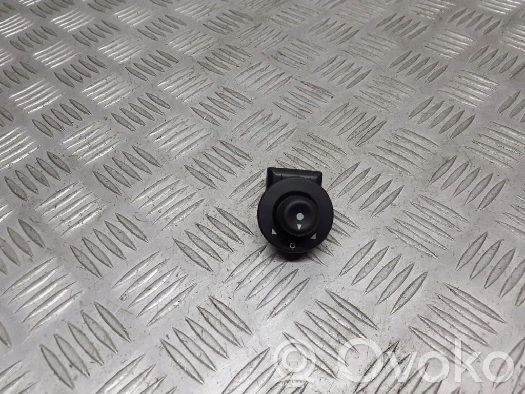 Wing mirror switch