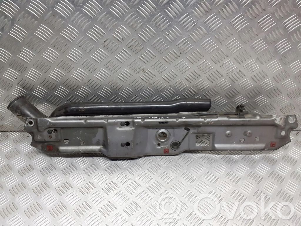 Opel Corsa C Etupuskurin ylempi jäähdytinsäleikkö 