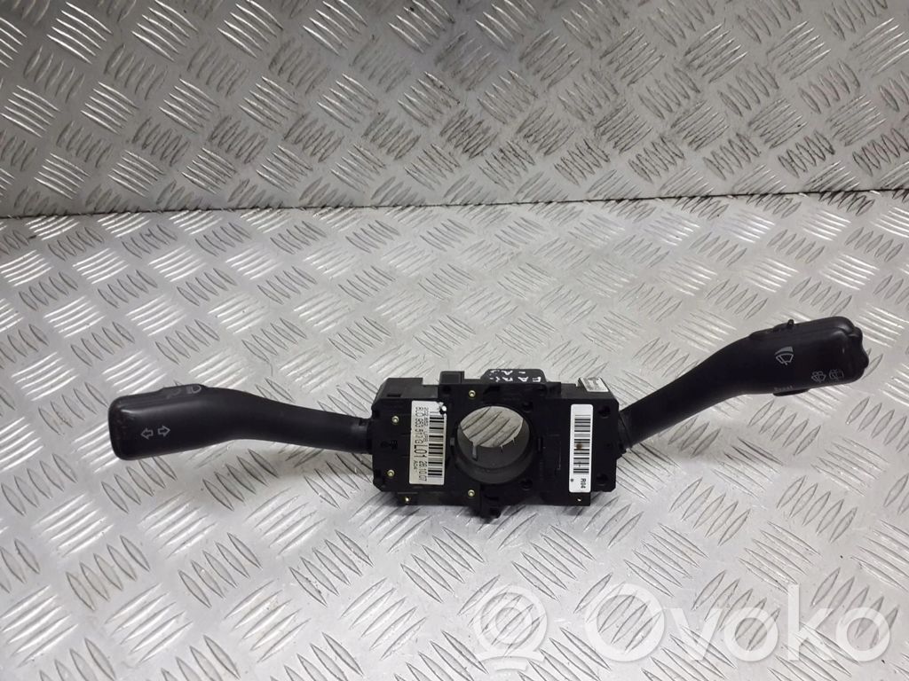 Skoda Fabia Mk1 (6Y) Bloc semnalizator și ștergător parbriz 
