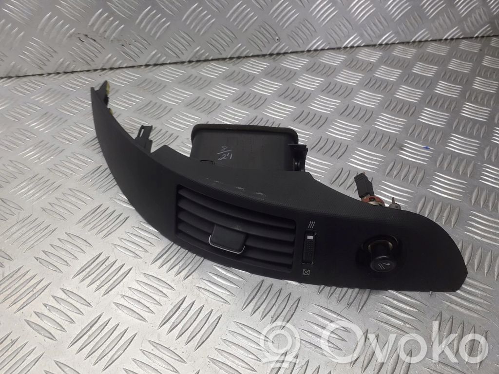 Toyota Corolla Verso E121 Luftausströmer Lüftungsdüse Luftdüse frontscheibe