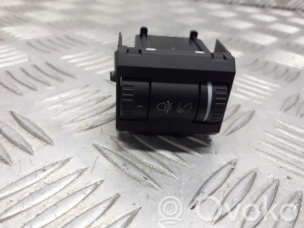 Comutator control nivel faruri   1Z0941333