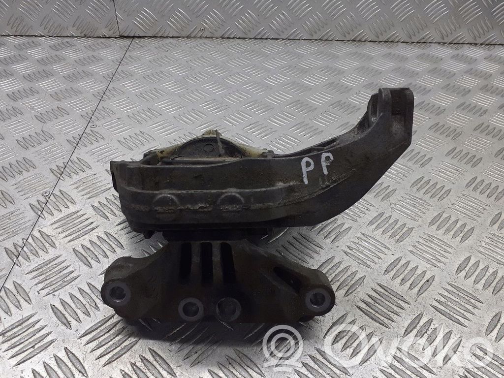 Peugeot 308 Engine mounting bracket 