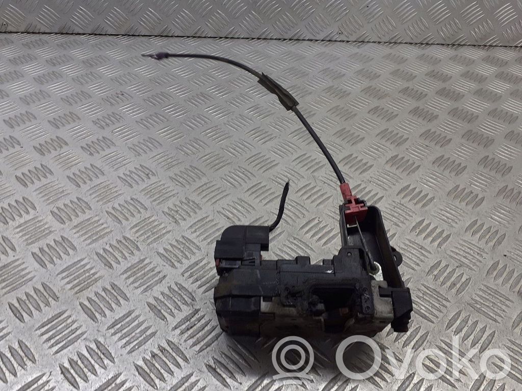 Opel Astra H Zamek drzwi przednich 