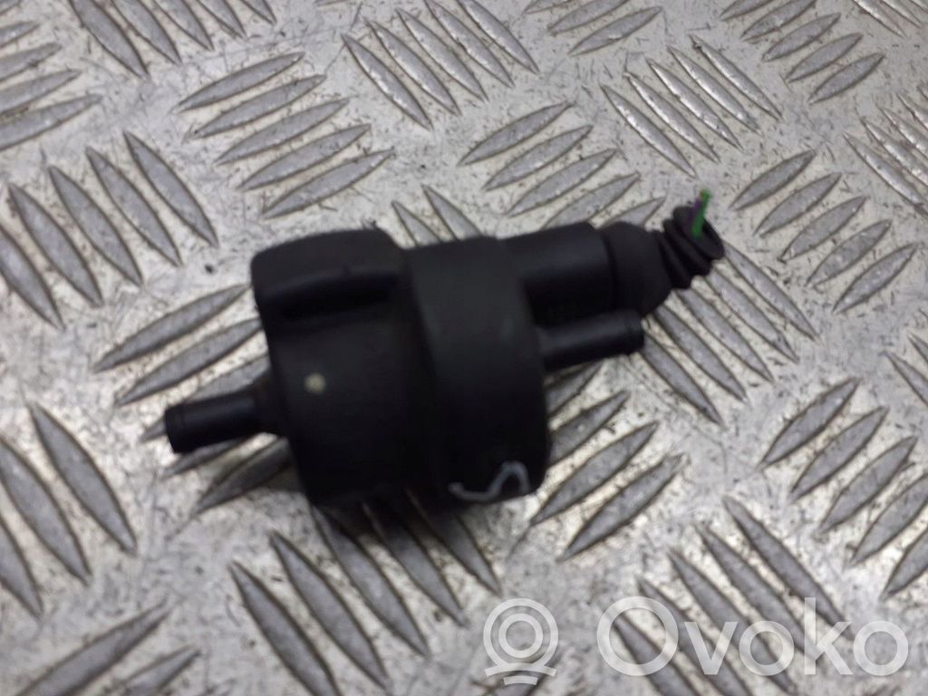 Audi A6 S6 C5 4B Régulateur de pression de carburant 