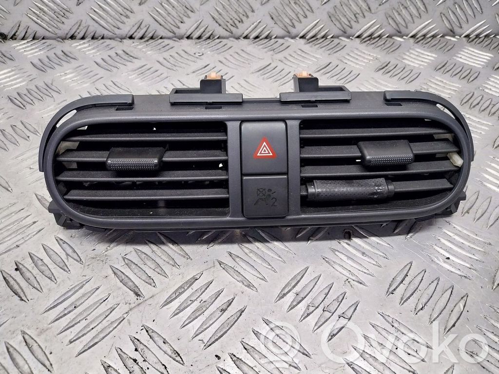 Grilă ventilație spate   7384151K0
