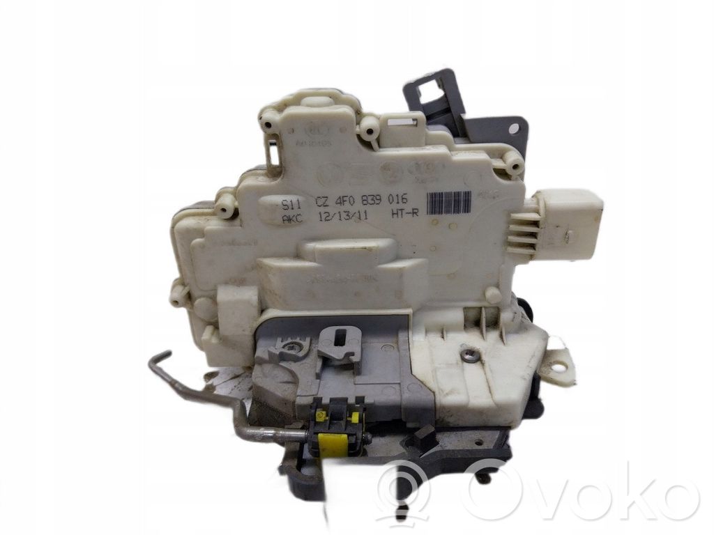 Audi A3 S3 8P Zamek drzwi tylnych 