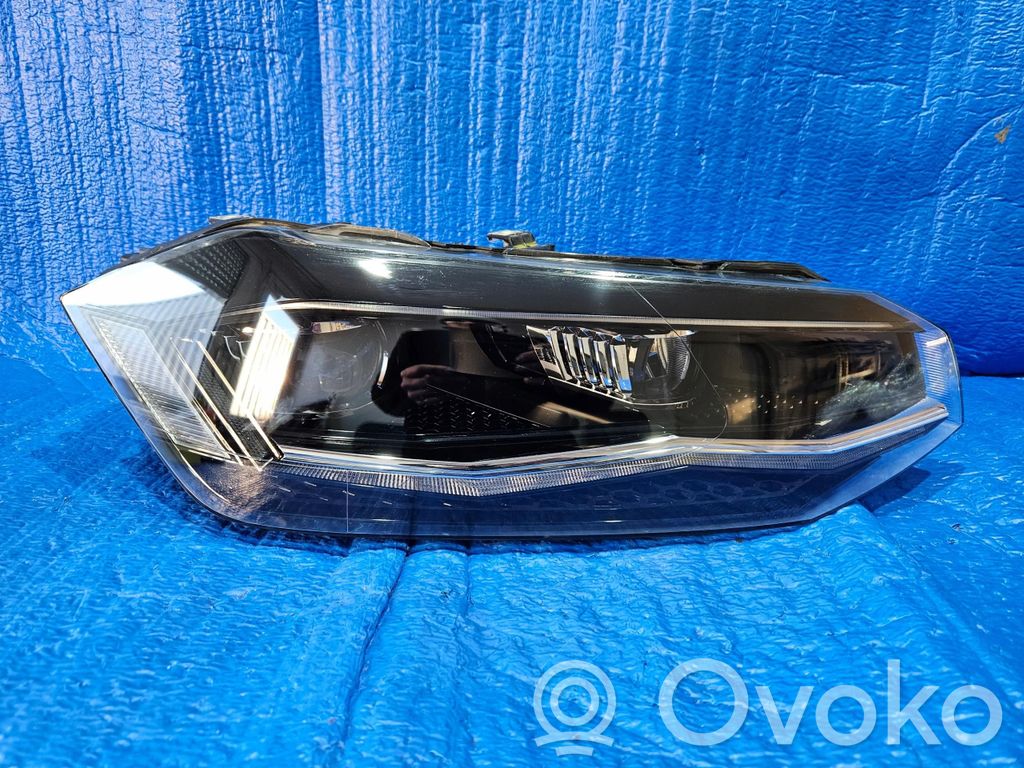 Volkswagen Polo VI Lampa przednia 